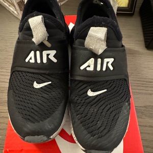 Nike Kids 11.5 AirMax 270